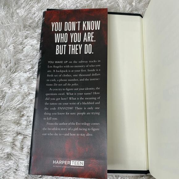 Black Bird Thriller Novel Anna Carey Hardback - Picture 4 of 4